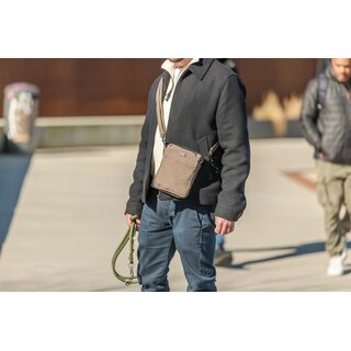 Trixie Leckerlibeutel in Cord-Optik mit mehreren Taschen und Schultergurt